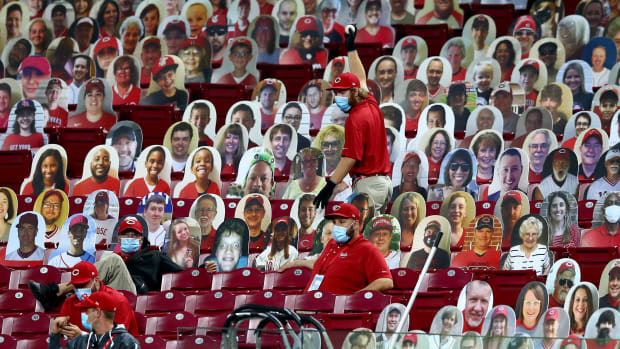 Cincinnati Reds grounds crew 2020-09-16 (Kareem Elgazzar) USATSI_14939881